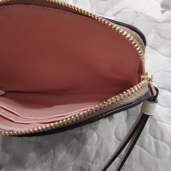 *** BUNDLE FOR   @kathytreto NWT Coach Floral Wristlet - Picture 4 of 8